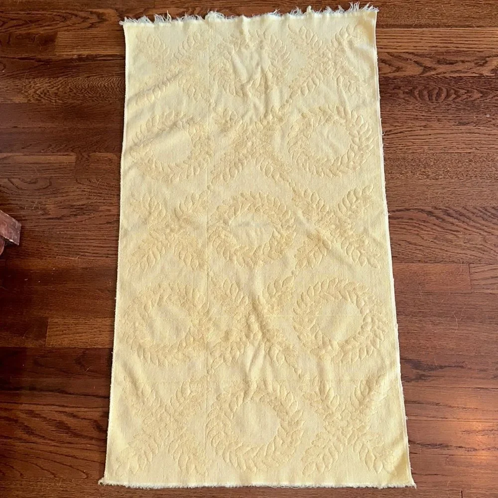 Vintage mid century yellow bath towel with raised wreath &‎ leaf design
